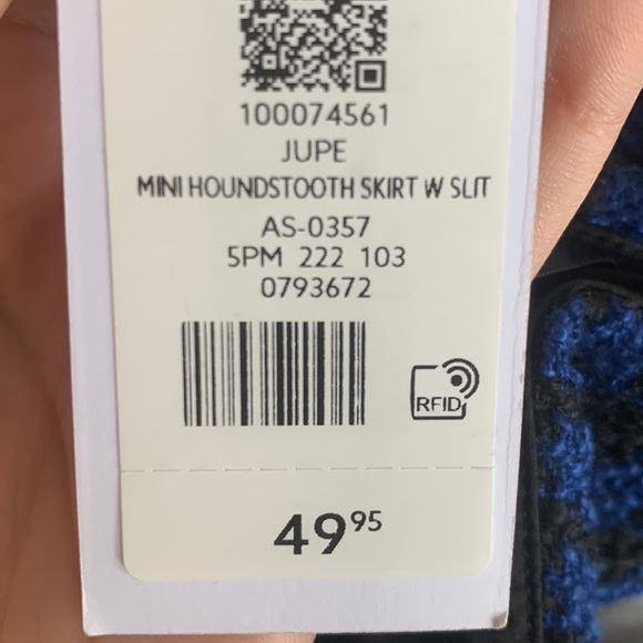 Mini Houndstooth skirt with slit from Dynamite - Picture 6 of 6